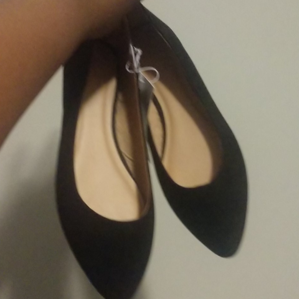 Flat black shoes